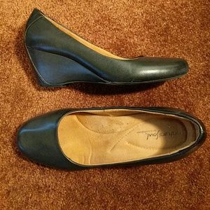 Black wedge shoe by Naturalizer